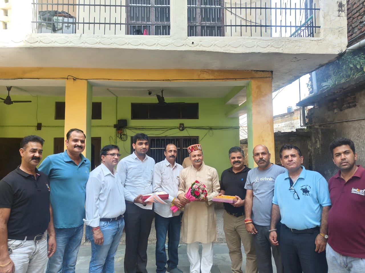 मुख्यमंत्री के राजनीतिक सलाहकार सुनील शर्मा बिट्टू ने नगर परिषद हमीरपुर के चारों नए मनोनीत पार्षदों को बधाई दी