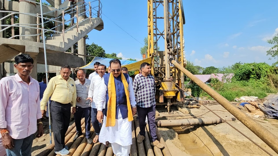 केंद्रीय राज्य मंत्री अजय भट्ट ने हल्द्वानी में जल जीवन मिशन के अंतर्गत चल रहे निर्माण कार्यों का निरीक्षण किया