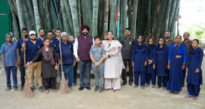 देहरादून स्थित राजभवन परिसर में चलाया गया सफाई अभियान