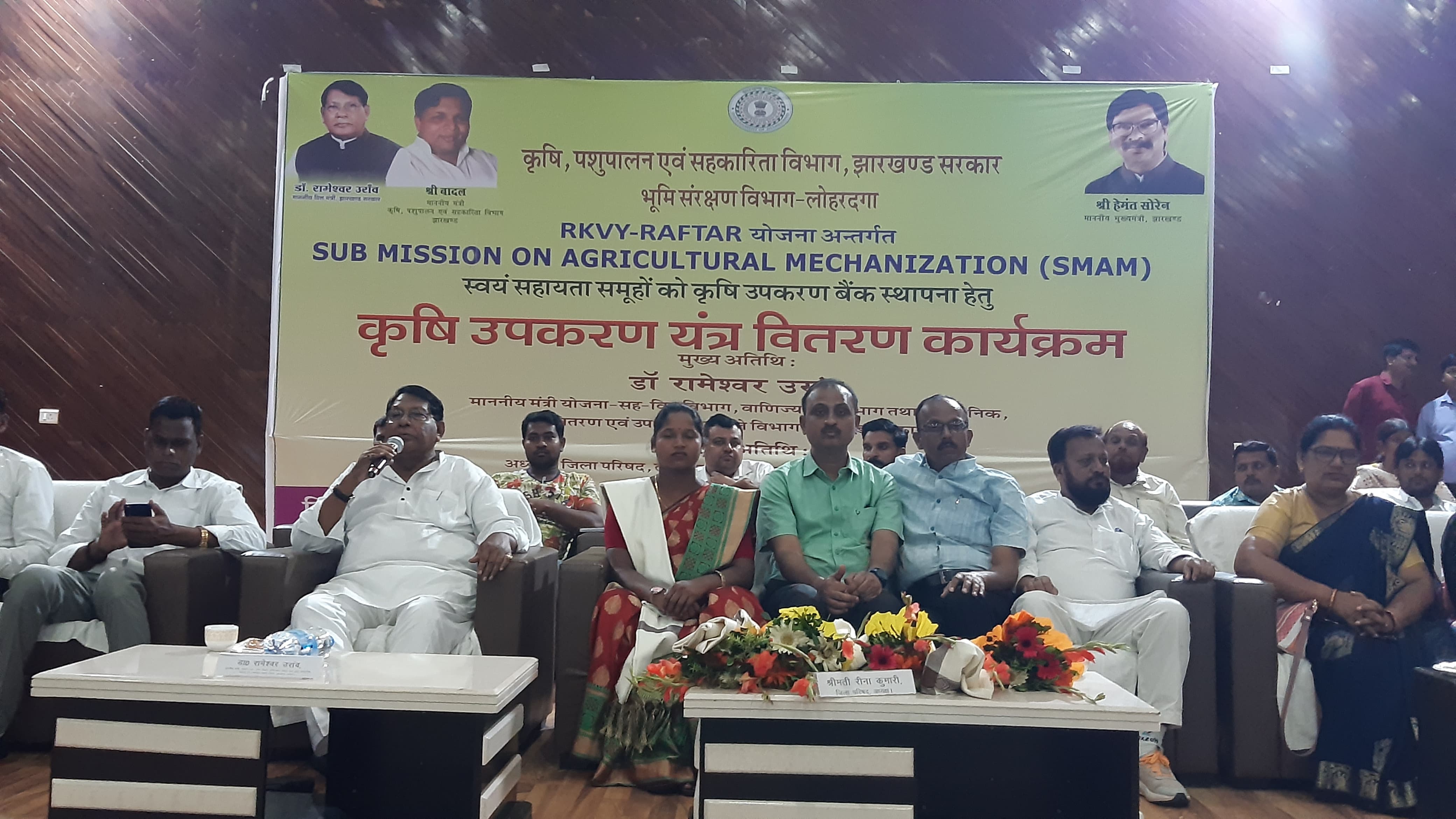 समय और खर्च को बचाने के लिए किसानों को अब मशीनीकरण की ओर जाना चाहिए–राज्य के वित्त मंत्री डॉ. रामेश्वर उरांव