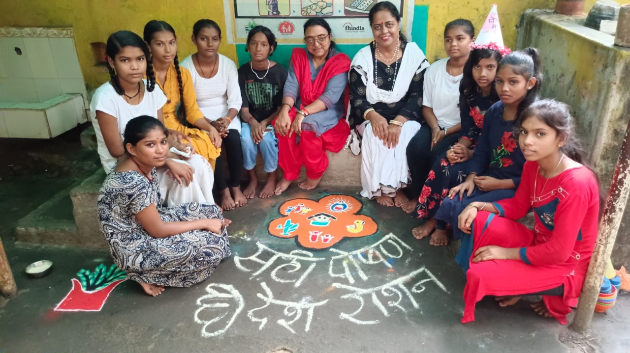 छठे राष्ट्रीय पोषण माह का रायपुर के गुढ़ियारी स्थित आंगनबाड़ी केन्द्र में समापन हुआ