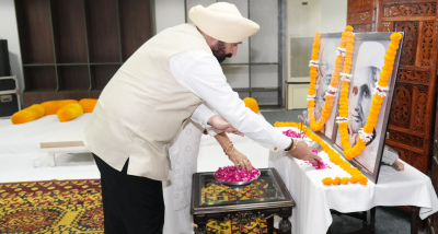 राज्यपाल ने राष्ट्रपिता महात्मा गांधी और भूतपूर्व प्रधानमंत्री लाल बहादुर शास्त्री की जयंती पर उन्हें श्रद्धांजलि दी
