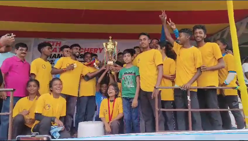 हजारीबाग में आयोजित 15वीं राज्य स्तरीय तीरंदाजी प्रतियोगिता के इंडियन राउंड में बोकारो ओवरऑल चैंपियन का खिताब अपने नाम किया