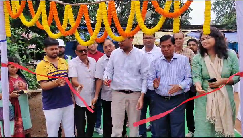 उपायुक्त अनन्य मित्तल ने चाईबासा में गोबर गैस प्लांट का किया लोकार्पण