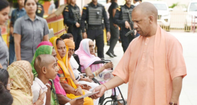 मुख्यमंत्री योगी आदित्यनाथ ने जनता दर्शन के दौरान करीब 200 लोगों की समस्या सुनीं