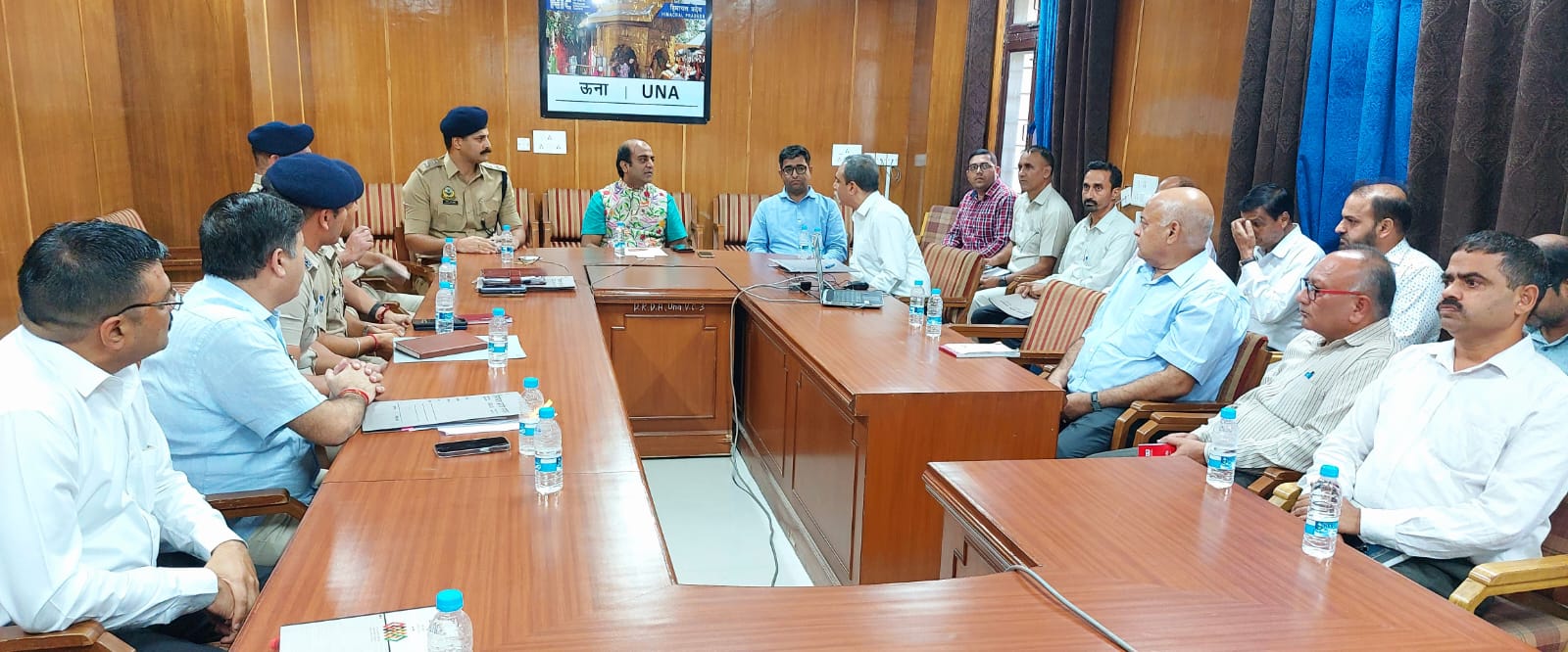 जिला मुख्यालय ऊना में नशे के प्रचलन व रोकथाम के उद्देश्य से पुलिस व प्रशासनिक अधिकारियों के साथ एक बैठक आयोजित की