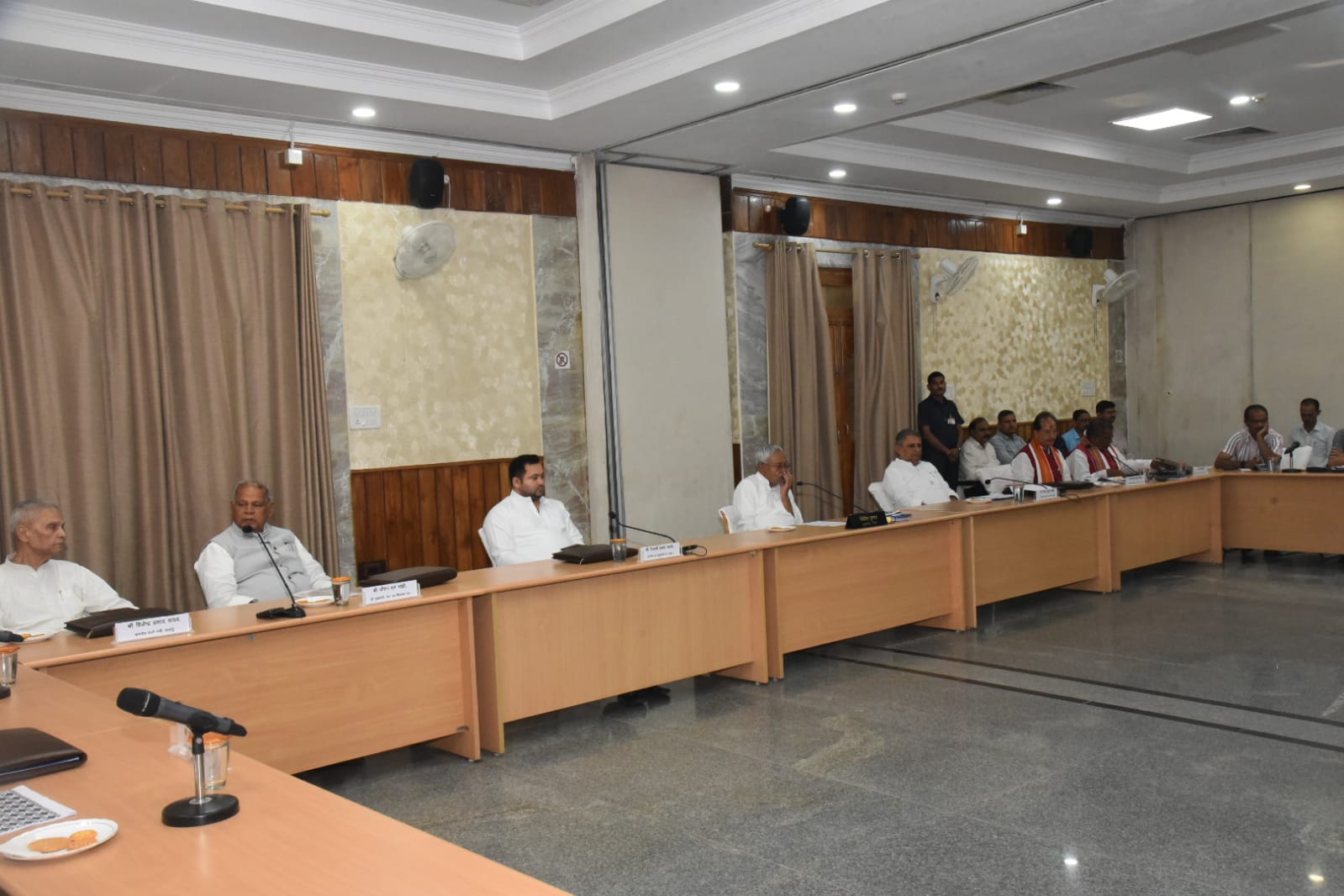 बिहार: मुख्यमंत्री नीतीश कुमार ने जाति आधारित सर्वेक्षण को लेकर 9 दलों की सर्वदलीय बैठक की