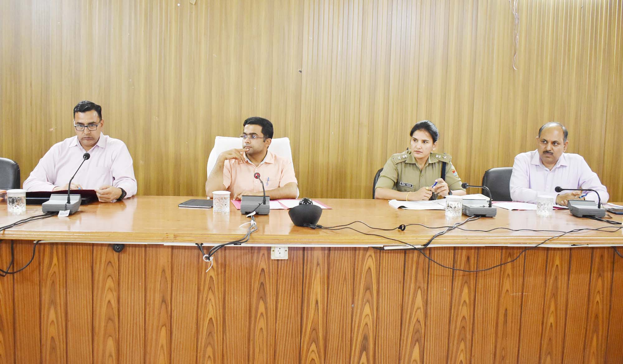 चमोलीः जिलाधिकारी ने बदरीनाथ और हेमकुंड यात्रा को सुचारू तरीके से संचालित करने को लेकर दिए आवश्यक दिशा-निर्देश