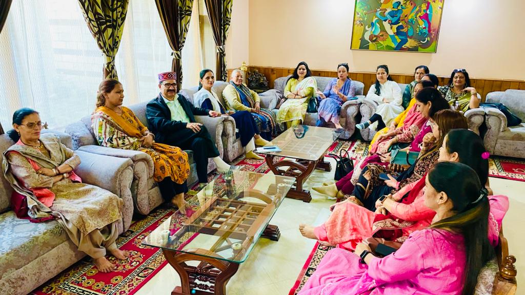 जिला कुल्लू भाजपा महिला मोर्चा के पदाधिकारी ने पूर्व मंत्री गोविंद ठाकुर के साथ शिष्टाचार भेंट की
