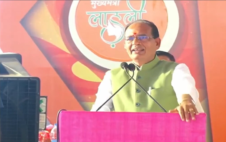 मध्‍यप्रदेश सरकार ने सरकारी नौकरियों में महिलाओं के लिए 35 प्रतिशत आरक्षण की घोषणा की