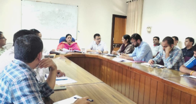 हमीरपुर में जिला स्वच्छ भारत मिशन- ग्रामीण की समीक्षा बैठक हुई आयोजित