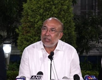 मुख्‍यालय 3 कोर के जनरल ऑफिसर कमांडिग लेफि्टनेंट जनरल एच एस साही और असम राइफल्‍स के महाअधीक्षक मेजर जनरल राजन शरावत ने मणिपुर के राज्‍यपाल और मुख्‍यमंत्री से मुलाकात की