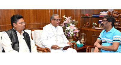 मुख्यमंत्री हेमंत सोरेन ने आर्च बिशप फादर फेलिक्स टोप्पो ने की मुलाकात