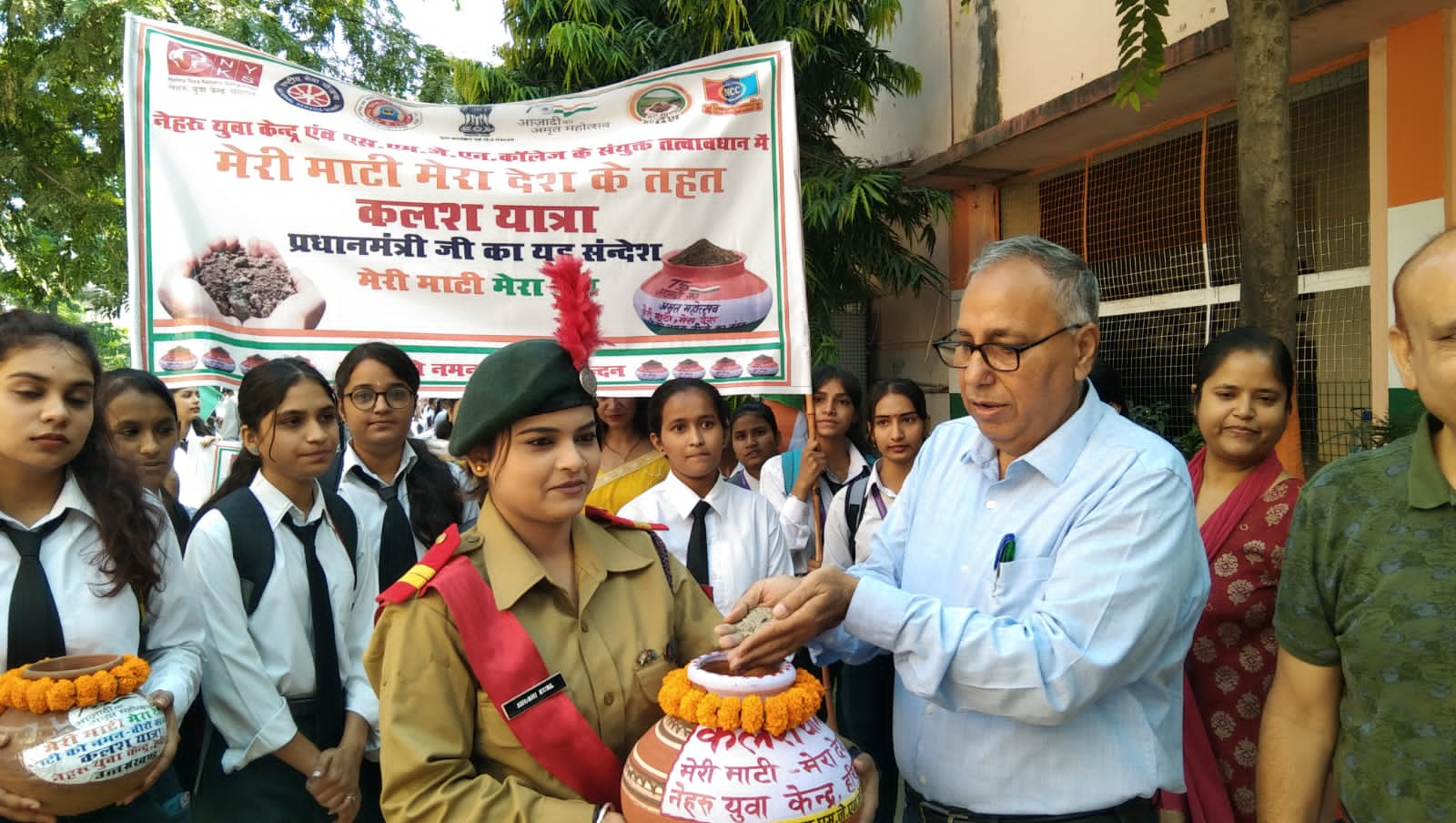 हरिद्वारः नेहरू युवा केन्द्र ने मेरी माटी-मेरा देश कार्यक्रम के तहत निकाली कलश यात्रा