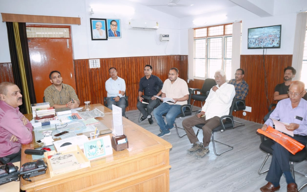 गढ़वाल आयुक्त ने केदारनाथ के तीर्थ पुरोहितों की समस्याओं का समाधान करने का दिया आश्वासन