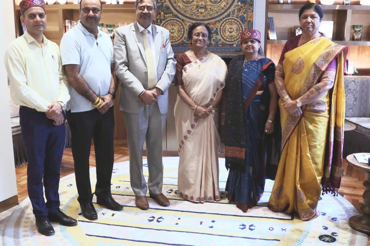 शैक्षणिक कार्यकलापों और हिंदी अनुपालन के बारे हुई चर्चा