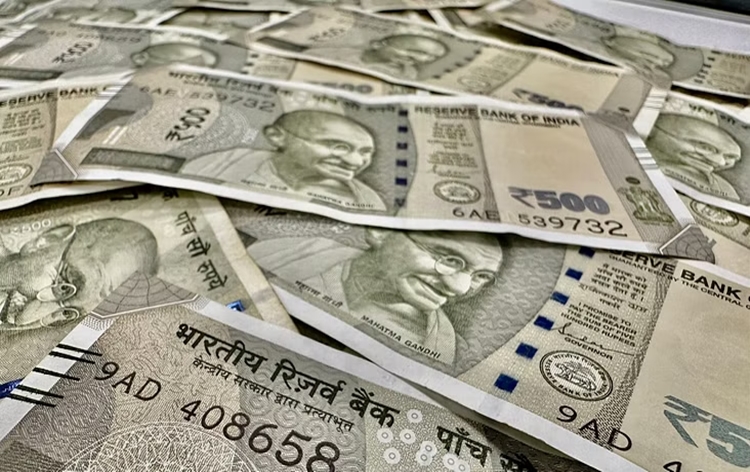 Rupee closes at 83.25 against the US dollar
