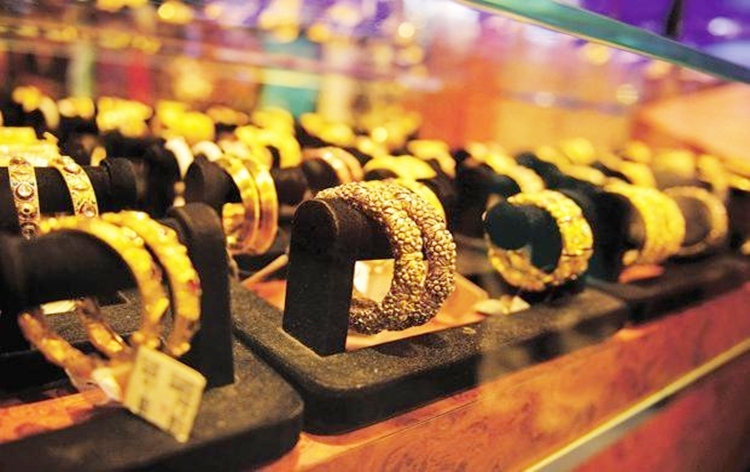 Gold price up five rupees, to trade at Rs 56,615/ ten grams
