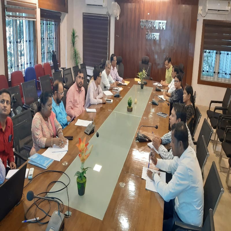 लोहरदगा जिले में डेंगू एवं चिकनगुनिया का प्रसार रोकने के लिए समाहरणालय के सभाकक्ष में बैठक आयोजित हुई