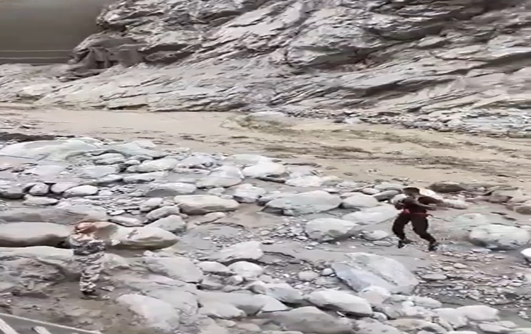 सिक्किम में भीषण बाढ से मरने वालों की संख्‍या 27 हो गई है और 141 लोग लापता हैं