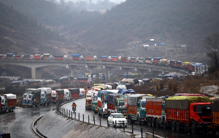 Jammu-Srinagar National Highway, (NH44)  closes for vehicular traffic today
