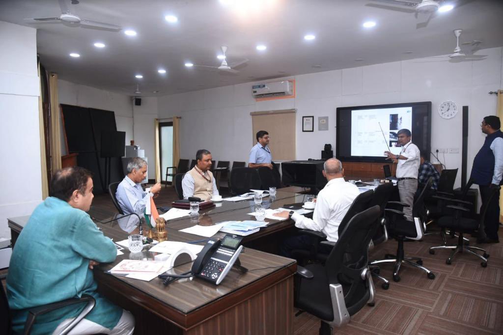 Union Minister Nitin Gadkari reviews flood situation and its impact on NH in States/ UTs