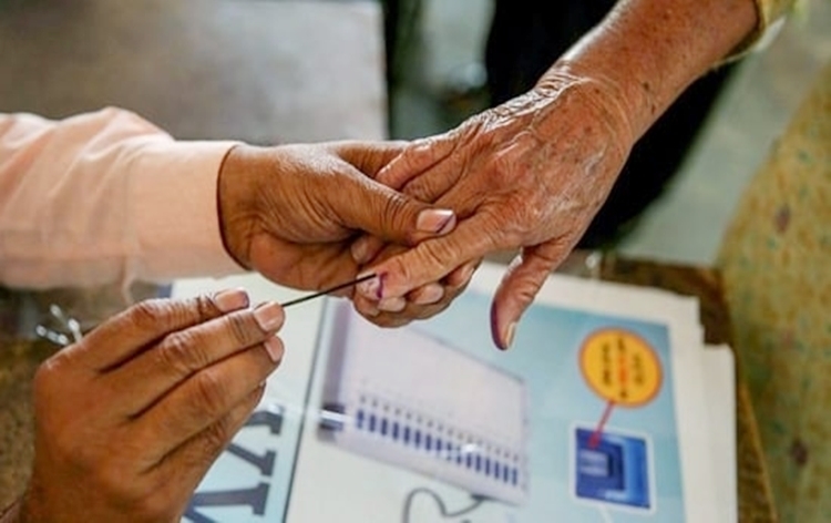 Repolling at nearly 700 booths in 19 districts of West Bengal by and large peaceful; counting to take place tomorrow