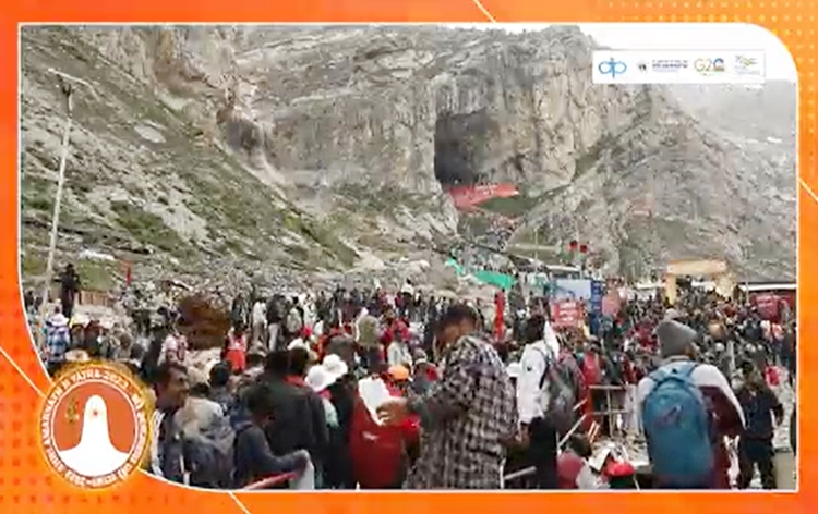 J&k: Amid tight security arrangements, 10th batch of over 7,800 Amarnath Yatra pilgrims left Jammu base camp