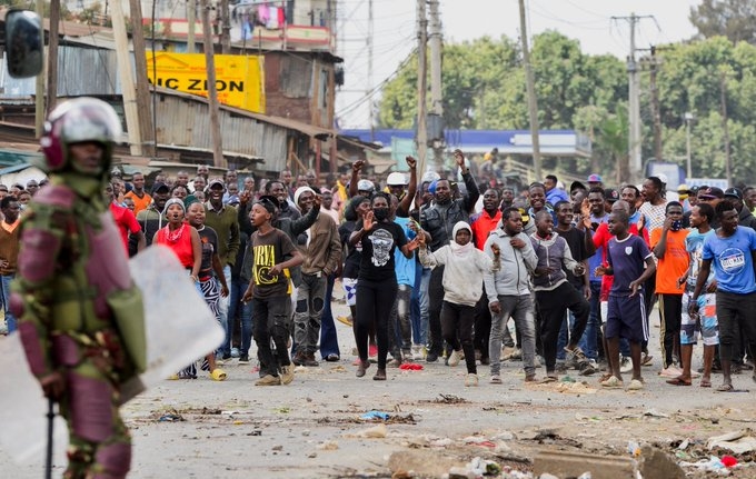 Kenya: Protesters hurled stones at police in Kibera as protest begins against tax hikes