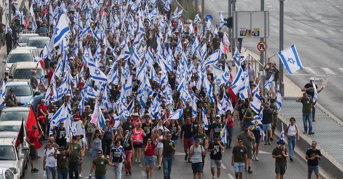 Israeli military veterans and reservists gets louder as protests against judicial reform plans continues