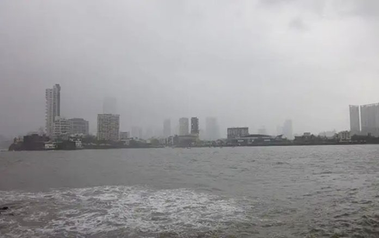 IMD issues orange alert for heavy rainfall in seven districts of Maharashtra