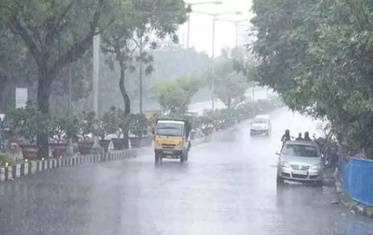 Telangana: Extremely heavy rain continued to lash several parts of state, marooning several low-lying areas