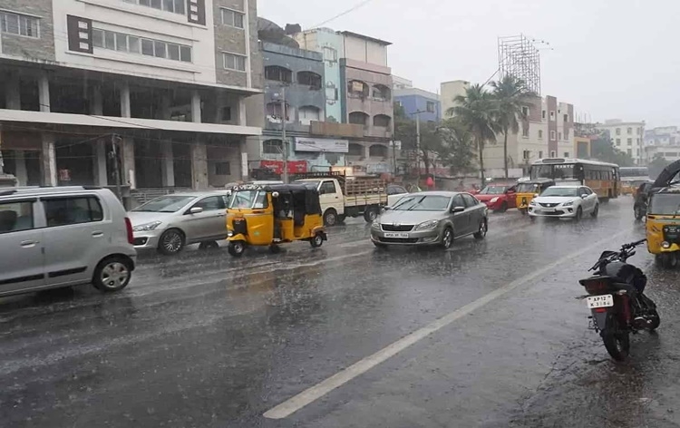 Telangana: Rescue and Relief activities gain pace following respite from heavy rains across State