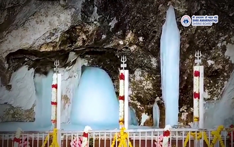 27th batch of 2000 pilgrims left for holy cave shrine of  Shri Amarnath Ji from Jammu