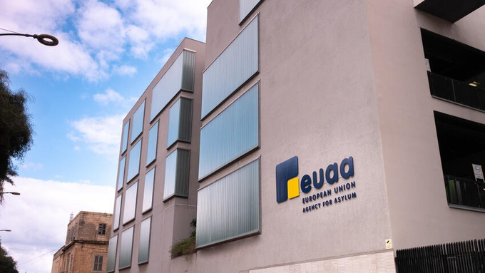 Applications for asylum in EU in 2022 soared to nearly one million, says EU Agency for Asylum