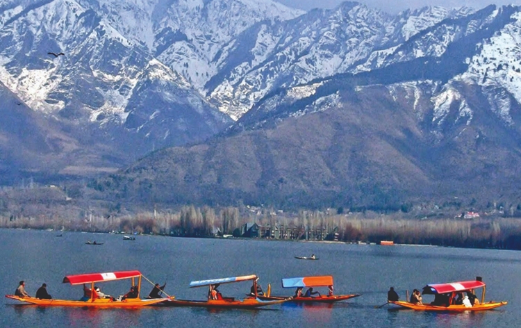 Directorate of Tourism Kashmir sets up dedicated helpline desk at Tourist Reception Centre Srinagar to facilitate tourists visiting Kashmir Valley