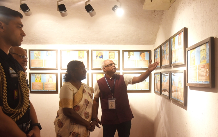 President Droupadi Murmu visites ‘Kranti Gatha” at Raj Bhavan