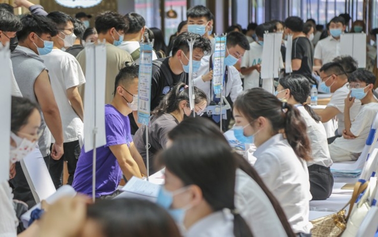 China's overall unemployment rate rises to 5.3% in July