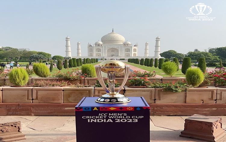 ICC Men’s Cricket World Cup trophy displayed at Taj Mahal in Agra