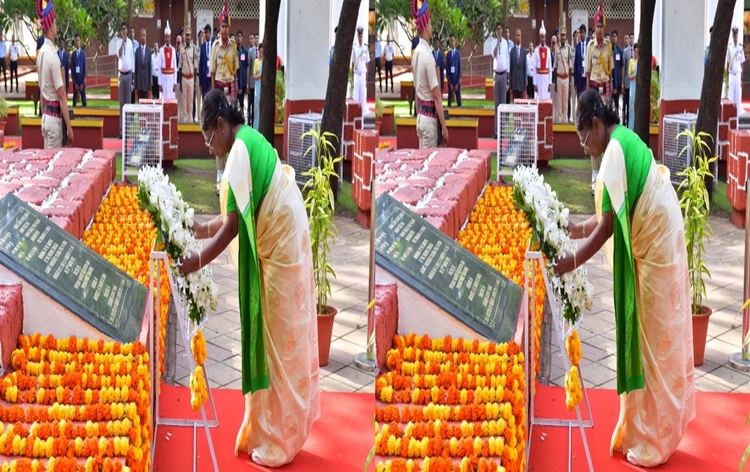 Goa: President Droupadi Murmu lays wreath at Martyr's Memorial at Azad Maidan in Panaji