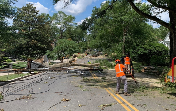 2 people died and thousands of flights cancelled or delayed as severe storms, including hail and lightning, moved through eastern US
