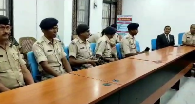 खूंटी जिला व्यवहार न्यायालय परिसर में सुरक्षा व्यवस्था बढ़ाने को लेकर सत्र न्यायाधीश श्री सत्यप्रकाश और न्यायिक पदाधिकारियों की संयुक्त बैठक