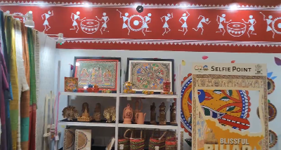जी-20 शिखर सम्मेलन में हिस्सा लेने आए विदेशी मेहमानों को भारत मंडपम का शिल्प बाजार काफी पसंद आया