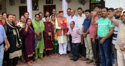 सुजानपुर भाजपा शहरी इकाई का नवनिर्वाचित प्रतिनिधिमंडल पूर्व मुख्यमंत्री प्रेम कुमार धूमल से उनके निवास स्थान समसमीरपुर में जाकर मिला