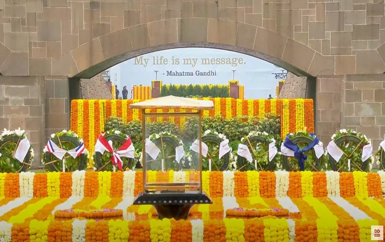 G20 leaders pay homage to Mahatma Gandhi at Rajghat.