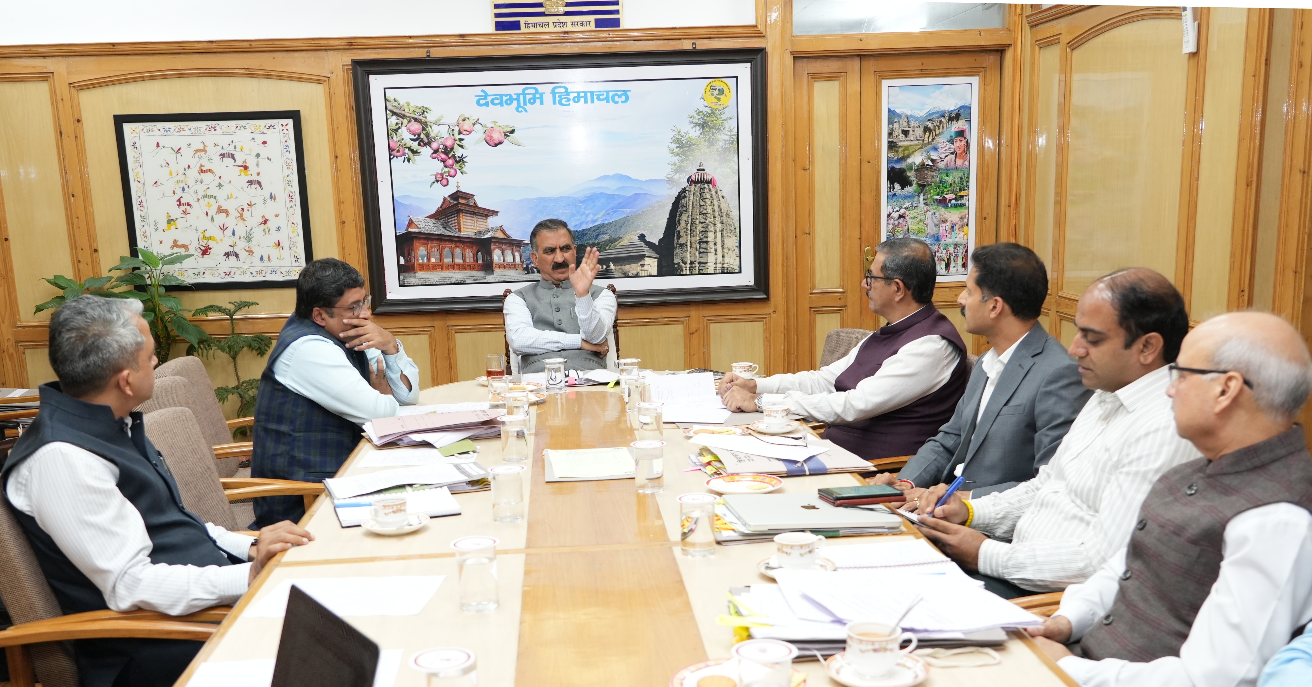 मुख्यमंत्री ने मंडे मीटिंग की अध्यक्षता की