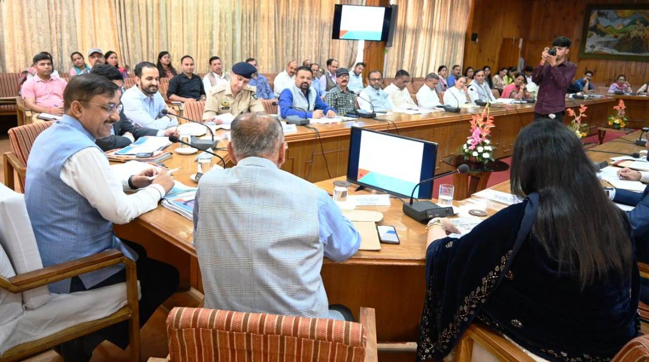 जिला विकास समन्वय और निगरानी समिति 'दिशा' की बैठक का आयोजन बचत भवन में हुआ