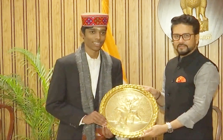 युवा कार्यक्रम और खेल मंत्री अनुराग ठाकुर ने आज शतरंज ग्रैंडमास्टर आर प्रज्ञानानंद को सम्मानित किया