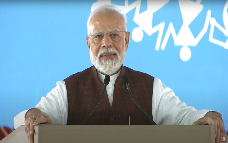 PM Narendra Modi lays foundation stone of several development projects worth over 50 thousand 700 crore rupees at Bina in MP