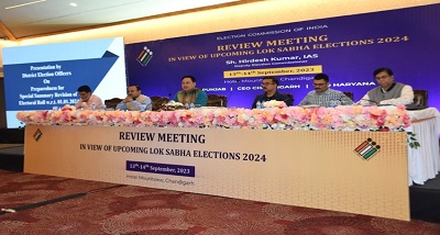 उप निर्वाचन आयुक्त हिरदेश कुमार ने हरियाणा, पंजाब और केंद्र शासित प्रदेश चंडीगढ़ के मुख्य चुनाव अधिकारियों और जिला चुनाव अधिकारियों के साथ एक बैठक की